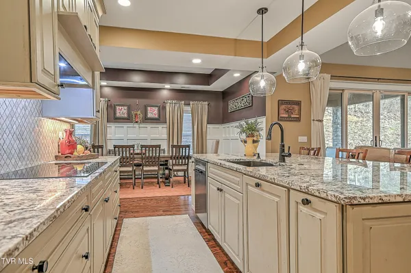 $947,500 | 127 Allison Timbers Road, Piney Flats, TN 37686
