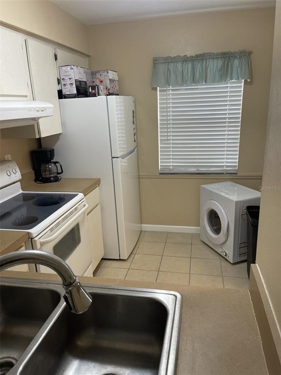 3117 Mission Grove Drive Palm Harbor, FL 34684 - Photo 7 of 25 a utility room with dryer and washer