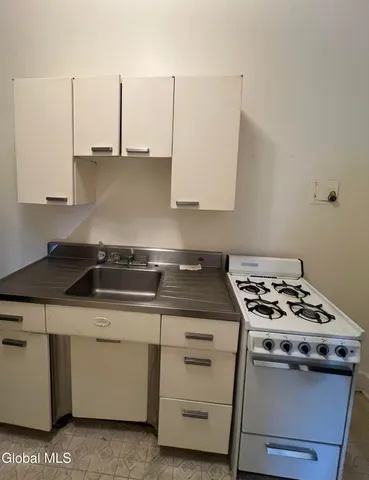 $1,100 | 156 Jay Street, Unit 6, Albany, NY 12210