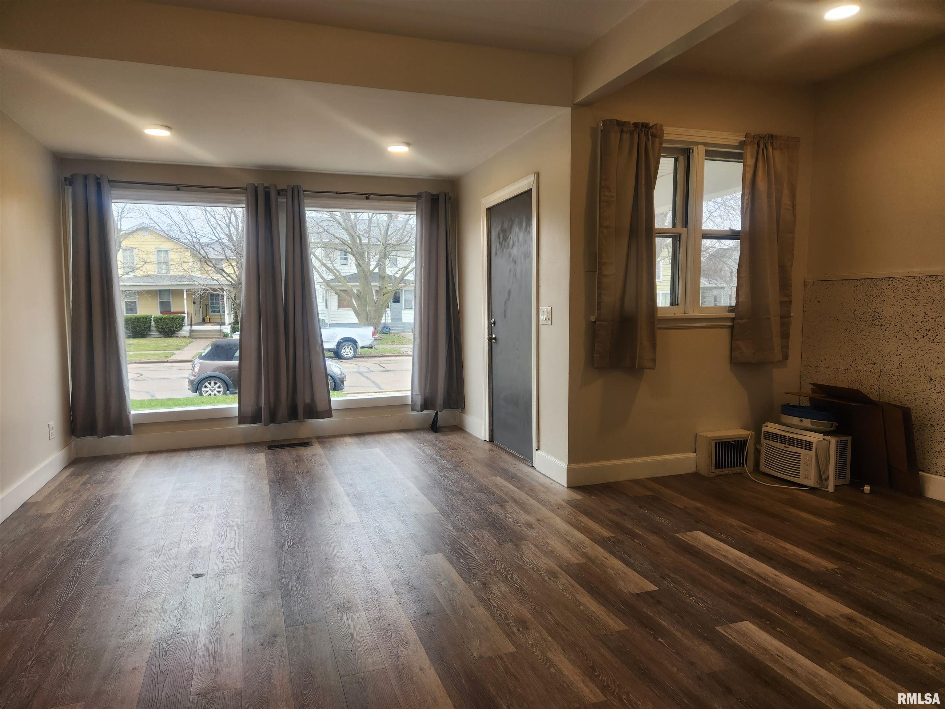 335 2nd Avenue South Clinton, IA 52732 - Photo 4 of 18