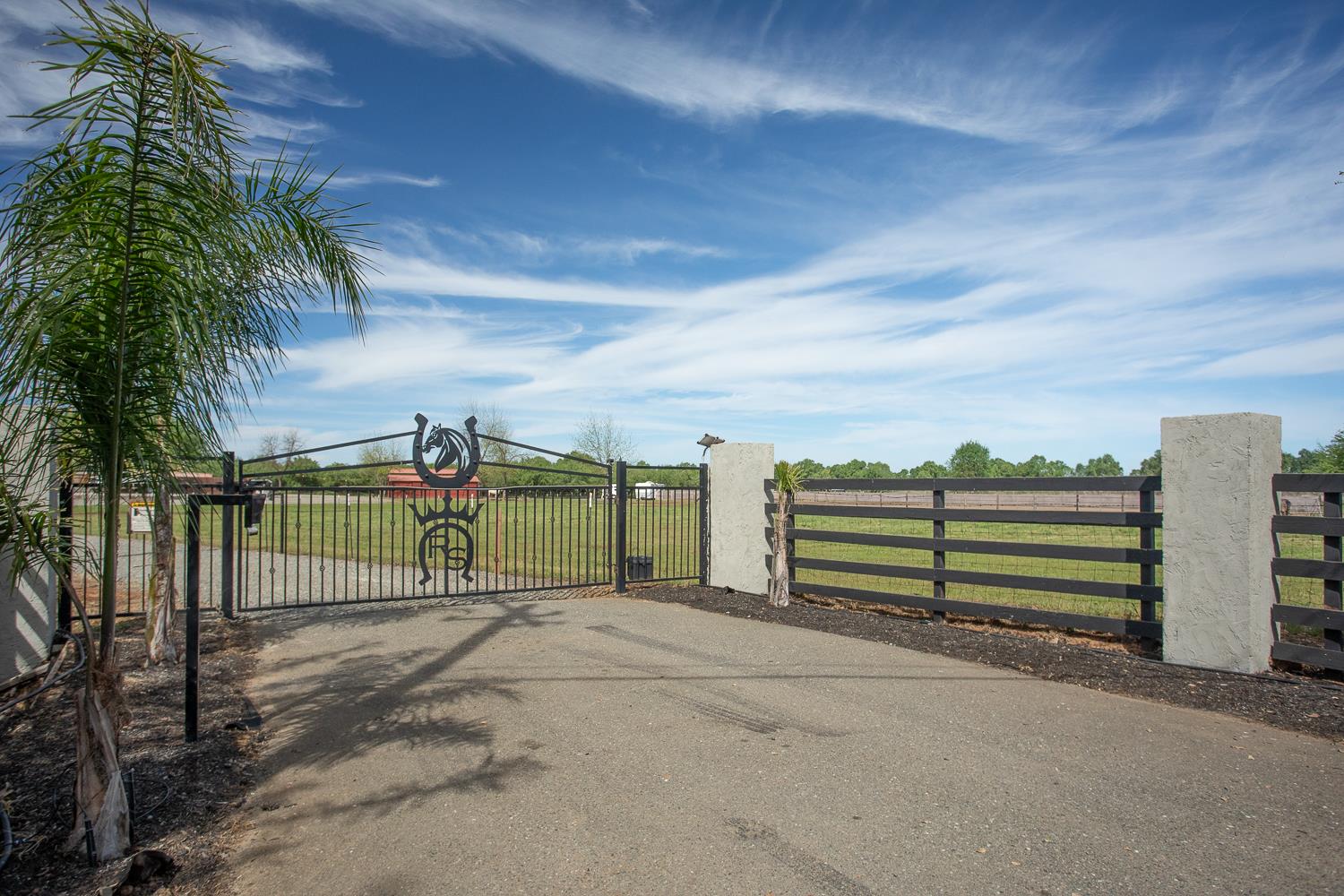 Automatic electric gate at entrance.