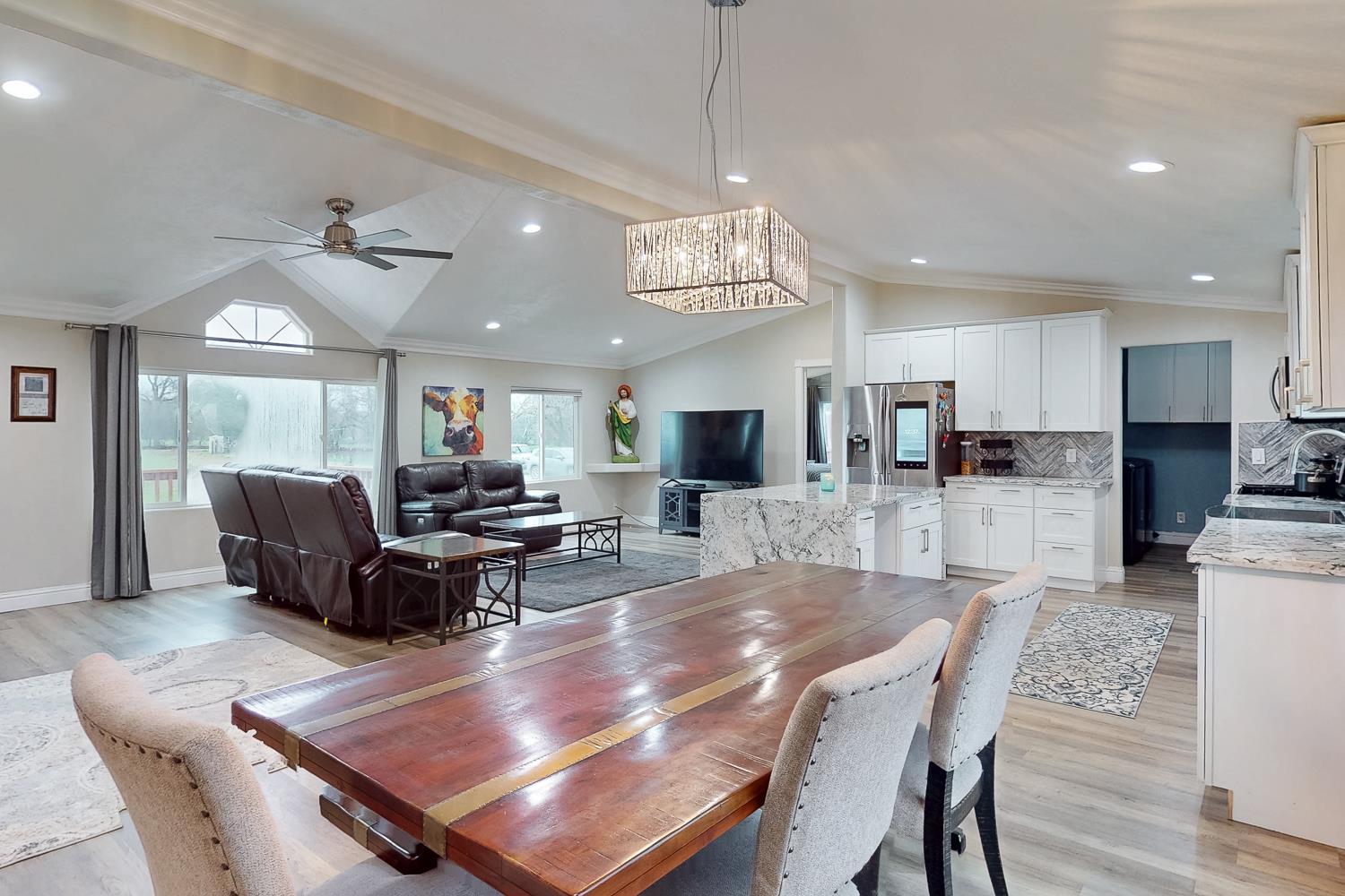 3453 La Porte Road Marysville, CA 95901 - Photo 19 of 81 a view of kitchen with dining table and chairs