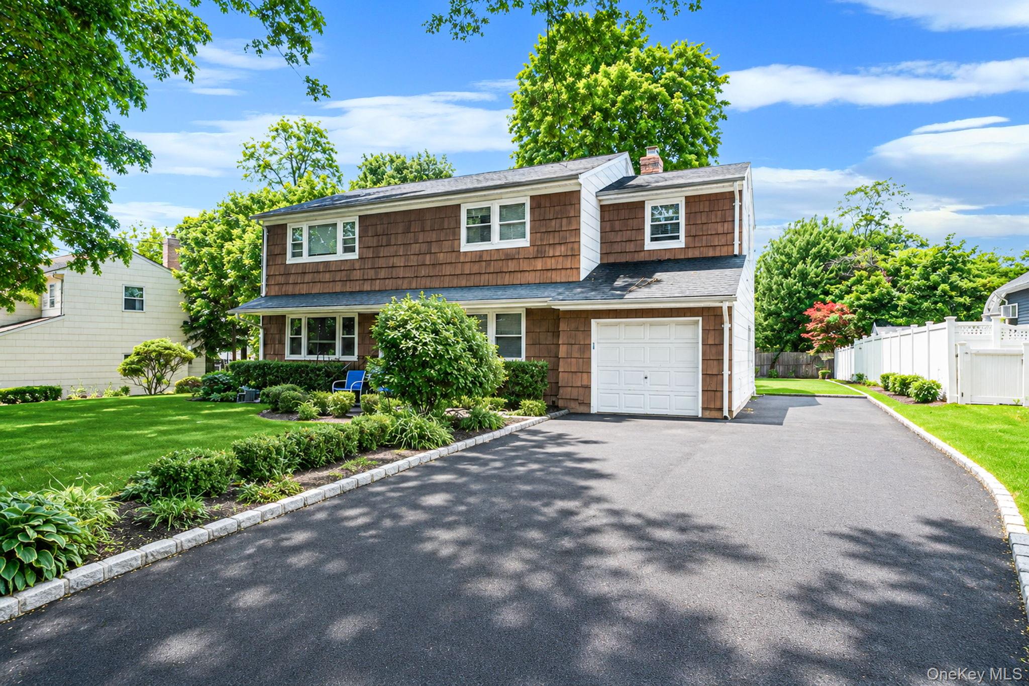 31 Crooked Hill Road Huntington, NY 11743 - Photo 2 of 32 Front house