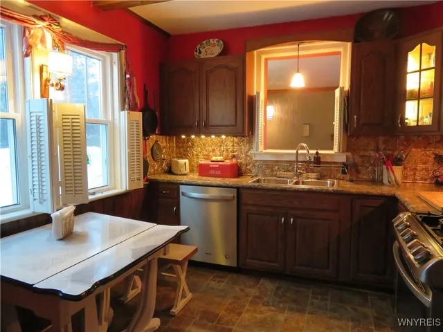 $329,900 | 5669 East Lane, Hamburg, NY 14085