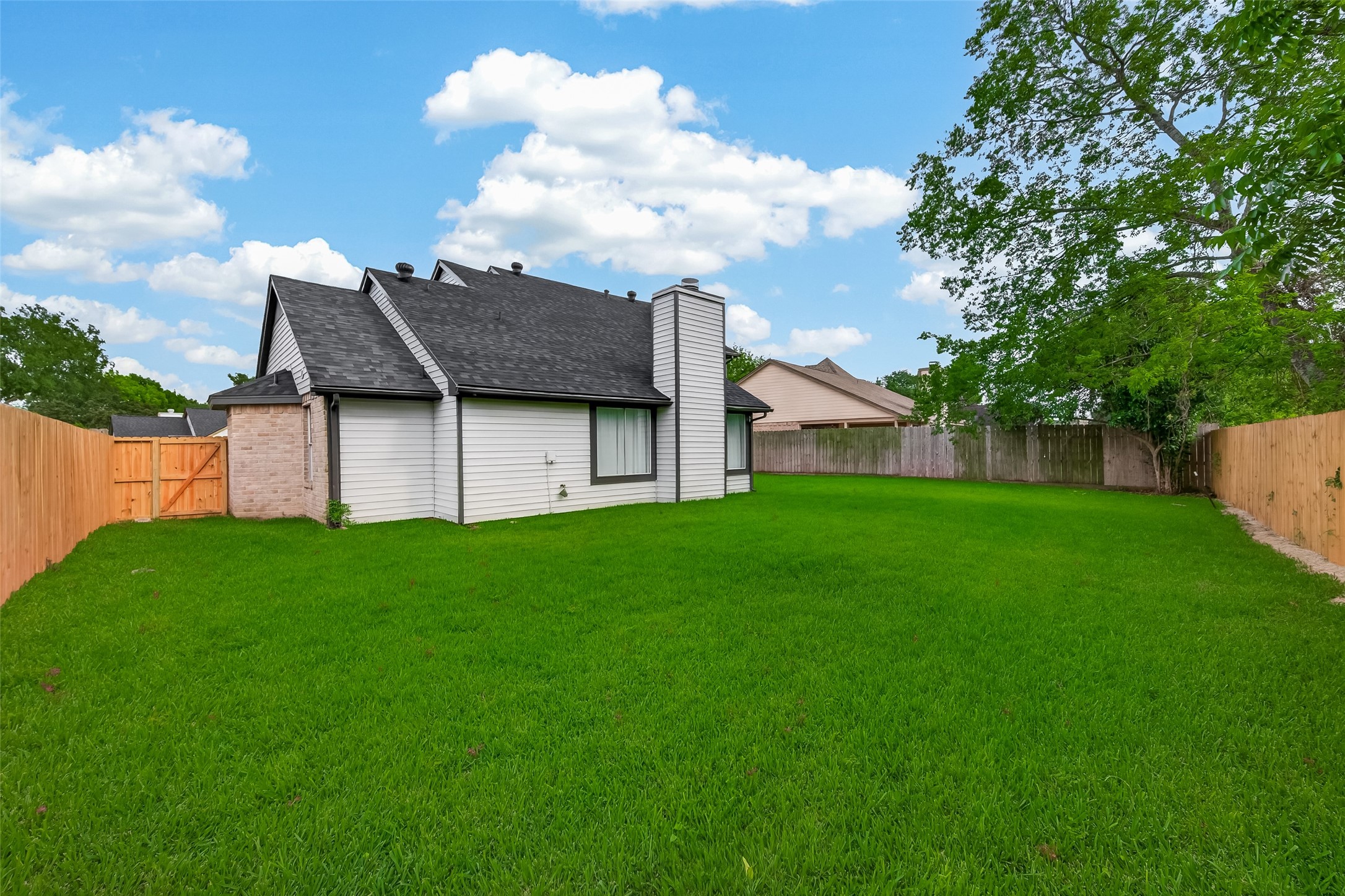 11406 Caesar Drive Houston, TX 77477 - Photo 2 of 37
