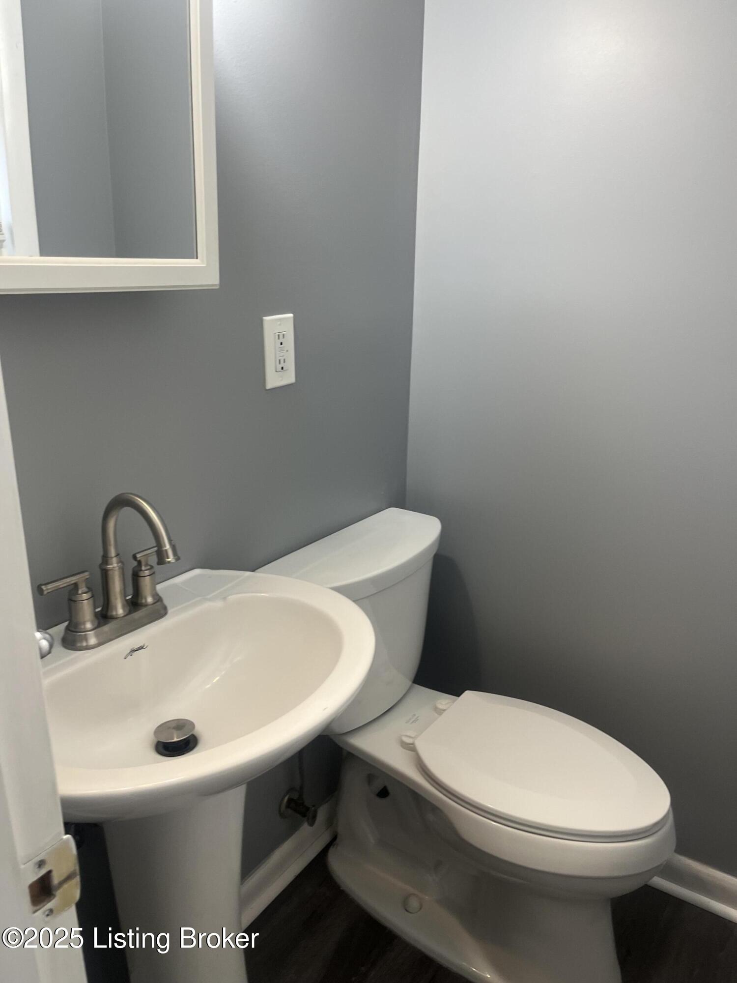 10616 Torrington Road Louisville, KY 40272 - Photo 11 of 18 torrington half bath