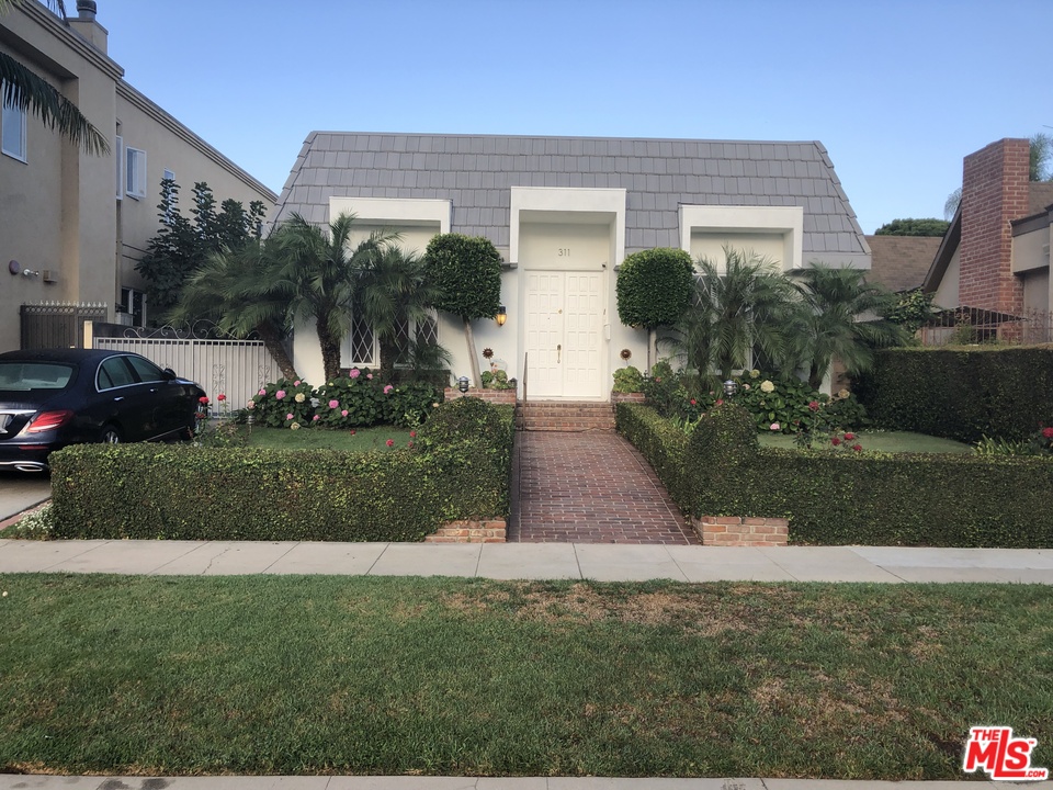 311 Foothill Road Beverly Hills, CA 90210 - Photo 1 of 3