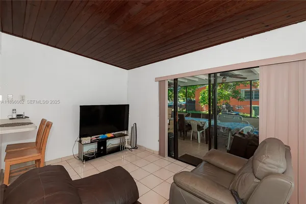 $655,000 | 3920 West 3rd Avenue, Hialeah, FL 33012