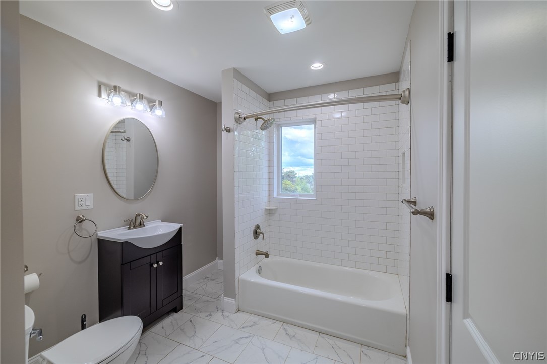 6989 Harp Road Lincoln, NY 13032 - Photo 26 of 44 2nd Floor Bedroom Bathroom