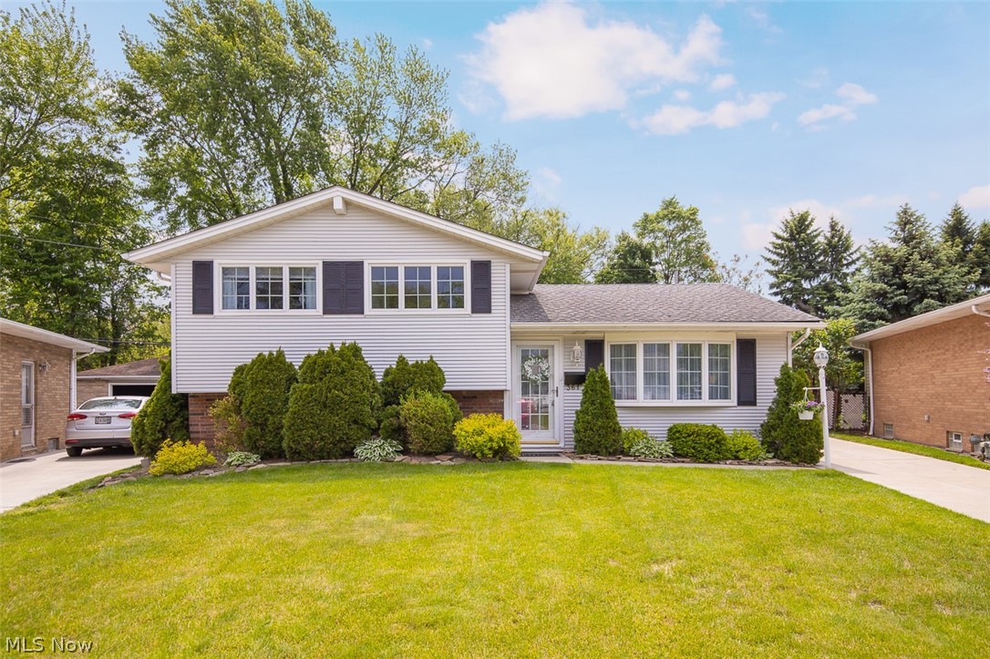 361 Skyview Road Cleveland, OH 44109 - Photo 2 of 38