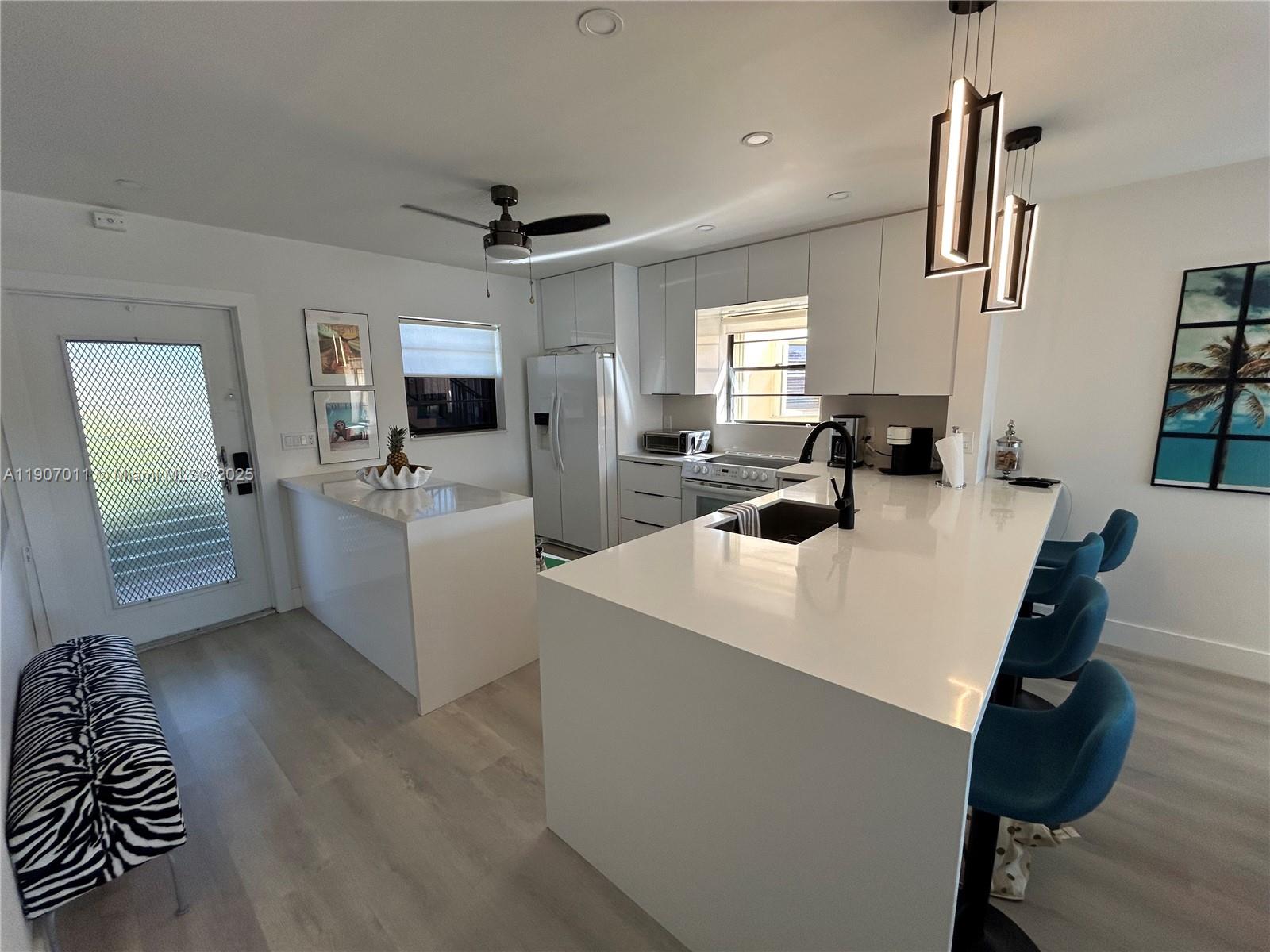 200 Berkley Road, Unit 113 Hollywood, FL 33024 - Photo 5 of 38 a dining room with furniture and window