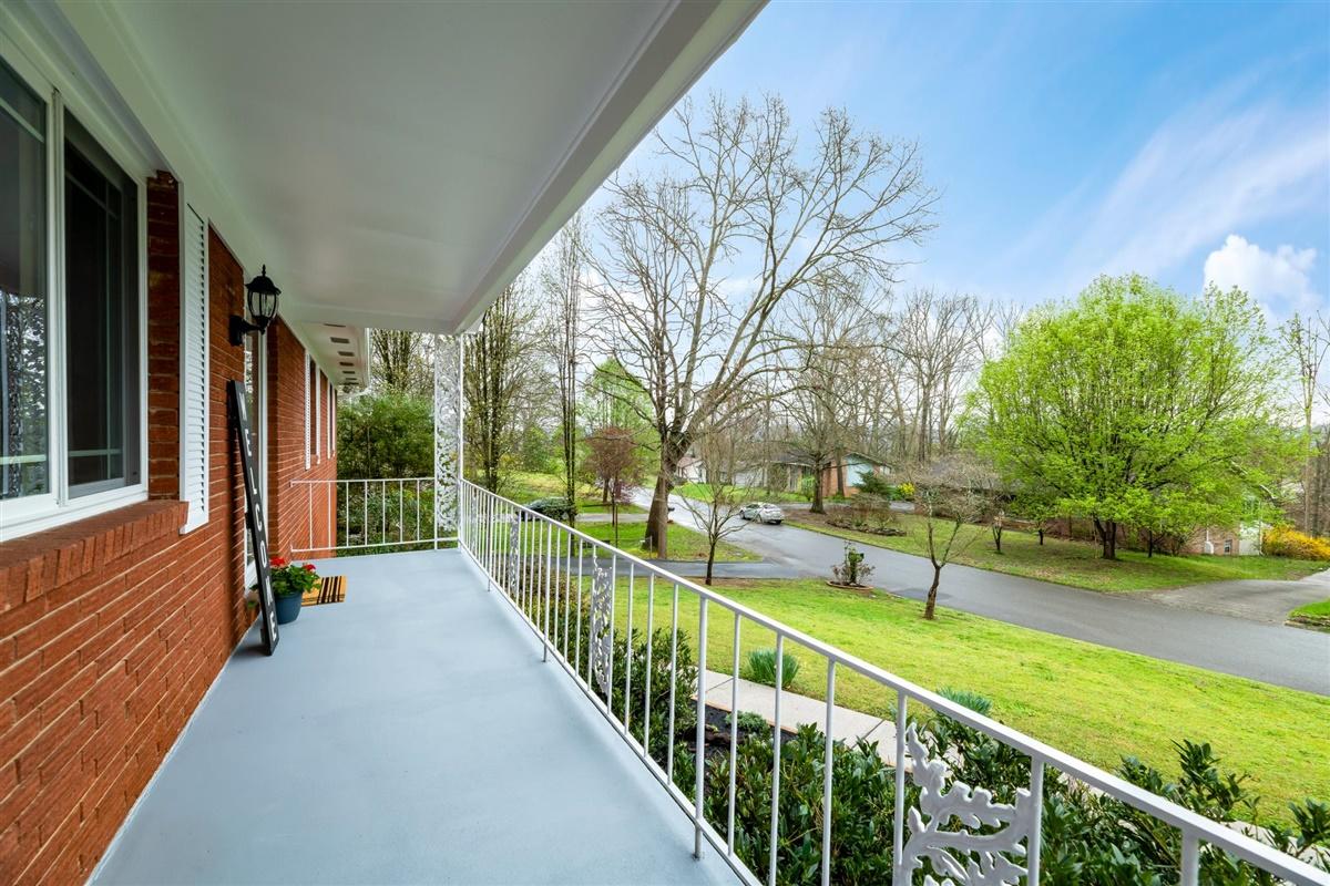 7900 Ashley Road Powell, TN 37849 - Photo 4 of 32 05-7900-Ashley-Rd-Powell-TN-5