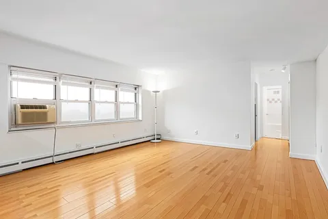 $175,000 | 4960 North Marine Drive, Unit 1519, Chicago, IL 60640