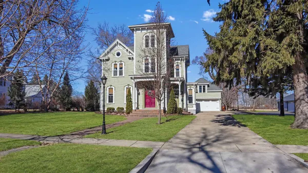$479,000 | 629 East Locust Street, Lanark, IL 61046