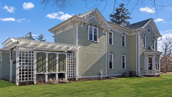 $479,000 | 629 East Locust Street, Lanark, IL 61046
