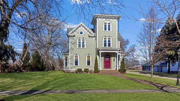 $479,000 | 629 East Locust Street, Lanark, IL 61046