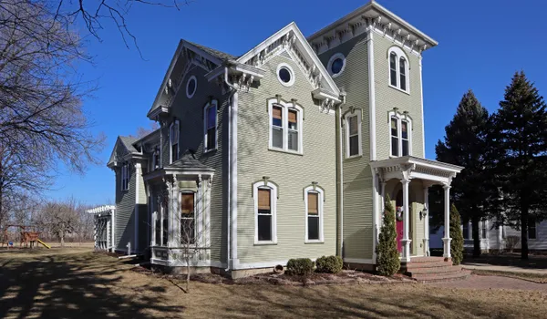 $479,000 | 629 East Locust Street, Lanark, IL 61046