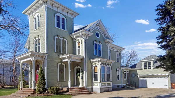 $479,000 | 629 East Locust Street, Lanark, IL 61046