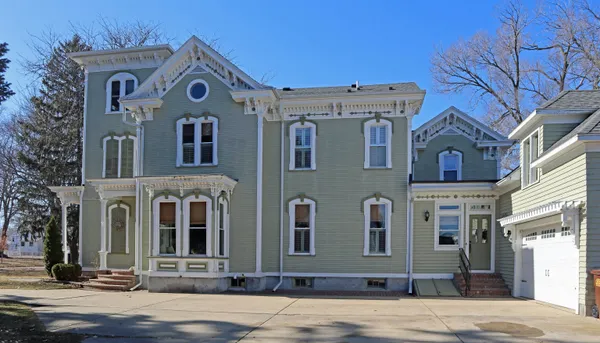 $479,000 | 629 East Locust Street, Lanark, IL 61046