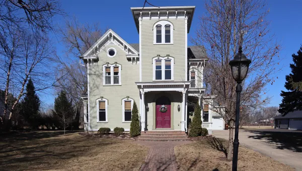 $479,000 | 629 East Locust Street, Lanark, IL 61046