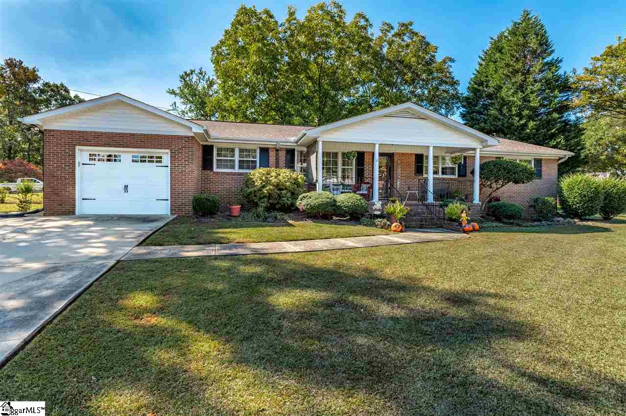 106 Brookbend Road Mauldin, SC 29662 - Photo 1 of 32 Gallery Image 1