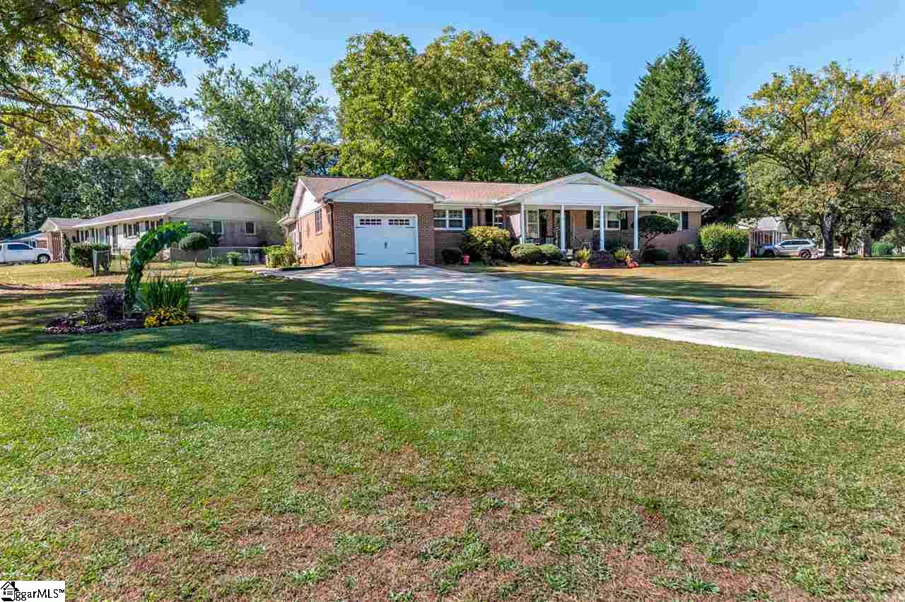 106 Brookbend Road Mauldin, SC 29662 - Photo 2 of 32 Gallery Image 2