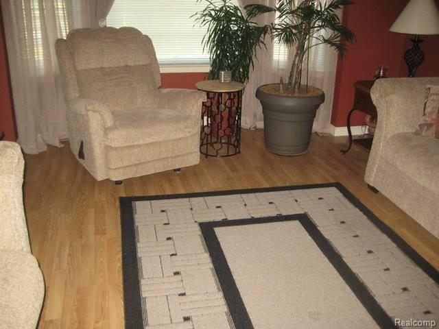 24793 Pheasant Run Road Flat Rock, MI 48134 - Photo 17 of 33 LIVING ROOM.JPG