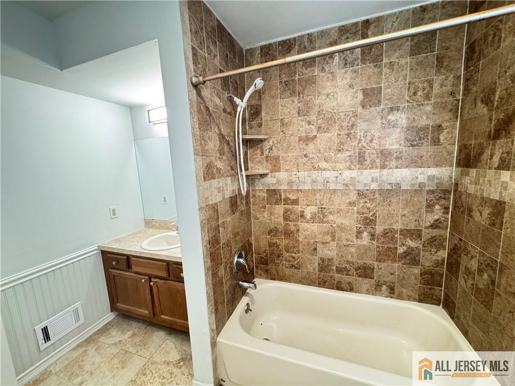 15 Hanover Square, Unit C Middlesex, NJ 08846 - Photo 21 of 27