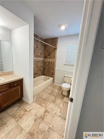 $2,450 | 15 Hanover Square, Unit C, Middlesex, NJ 08846