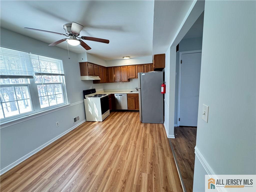 15 Hanover Square, Unit C Middlesex, NJ 08846 - Photo 4 of 27