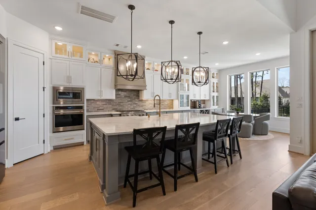 $940,000 | 208 South Empress Green Place, Montgomery, TX 77316