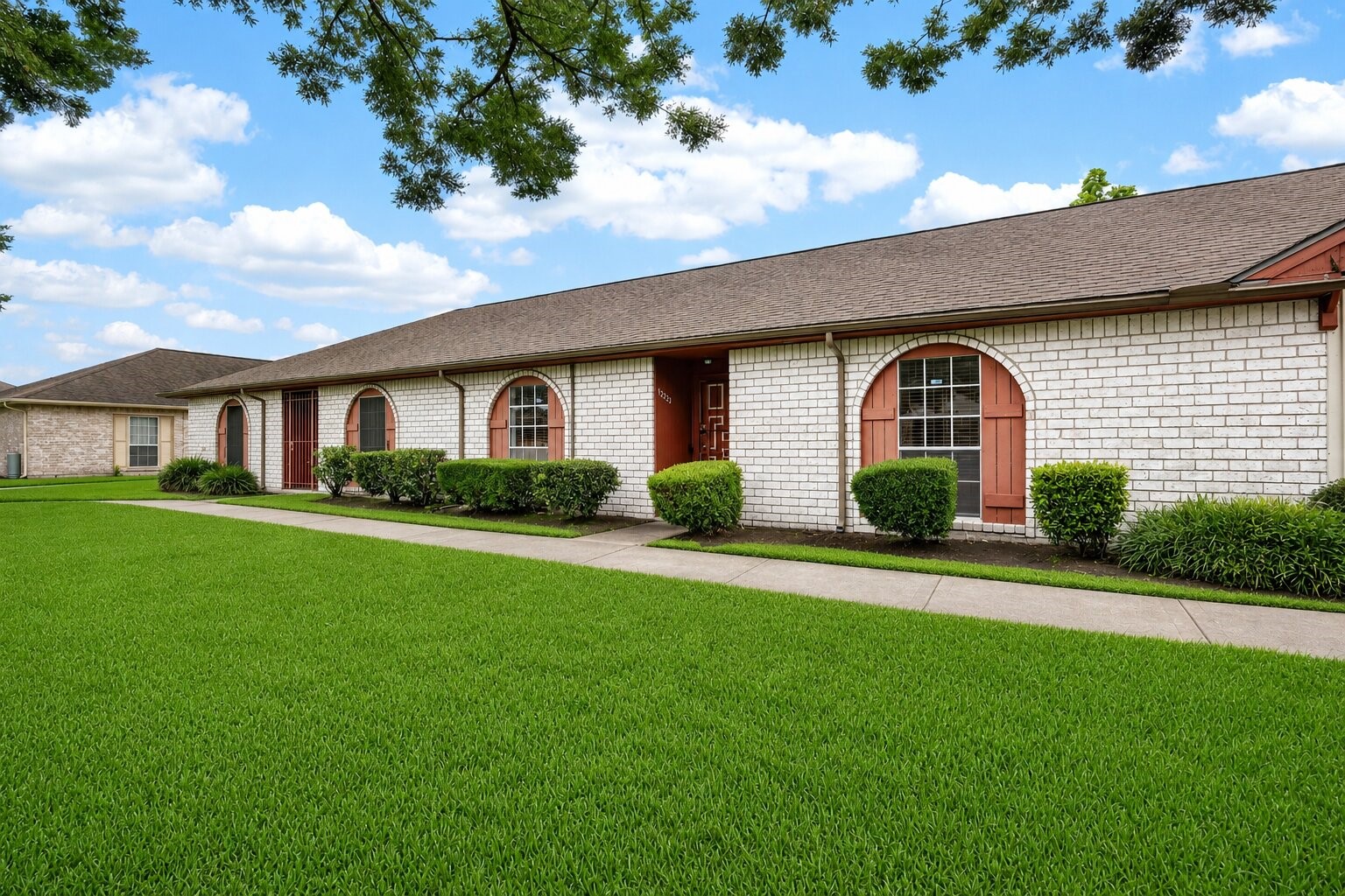 12223 Sharpview Drive Houston, TX 77072 - Photo 3 of 38
