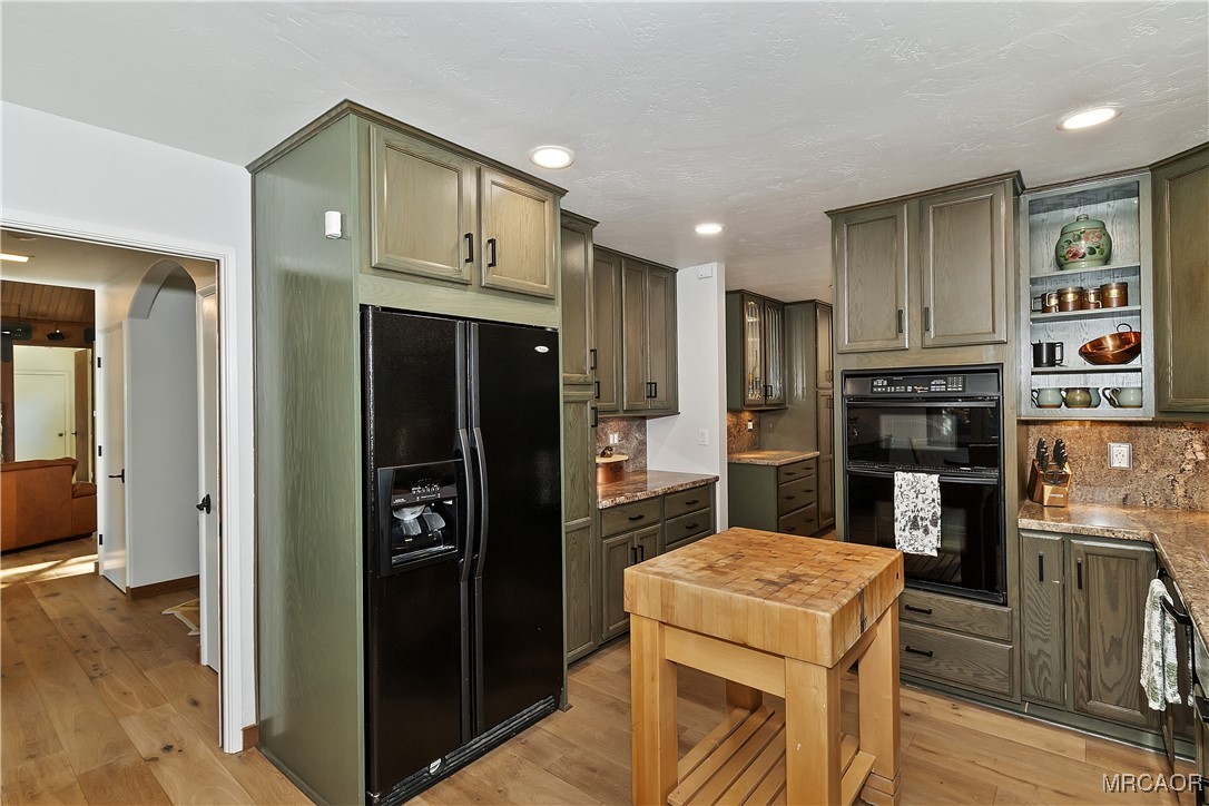 39343 Aurora Road Big Bear Lake, CA 92315 - Photo 15 of 50 a kitchen with stainless steel appliances granite countertop a refrigerator and a stove
