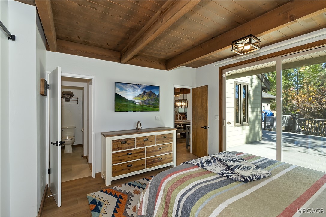 39343 Aurora Road Big Bear Lake, CA 92315 - Photo 21 of 50 a bedroom with a bed and a flat tv screen