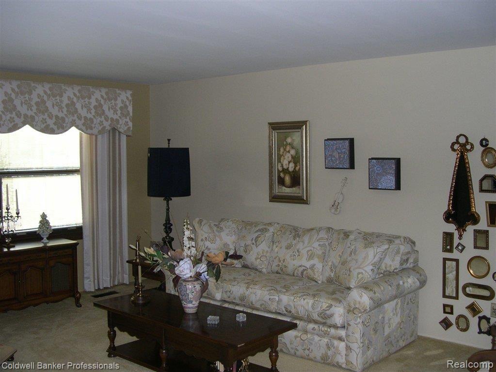 18 Wimberly Drive Rochester, MI 48306 - Photo 10 of 16 Formal Living Room 2