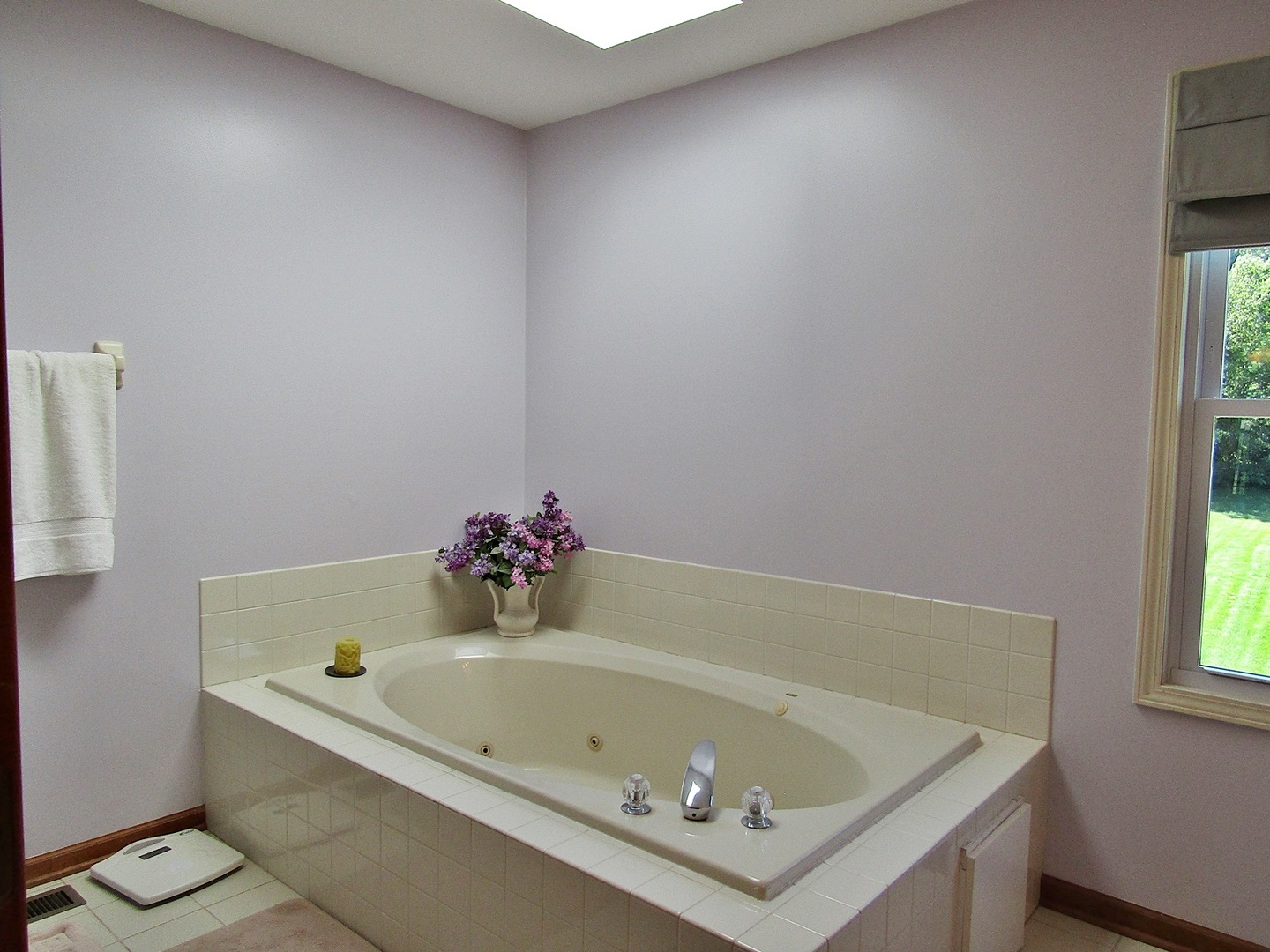 39W313 Woodgate Road St. Charles, IL 60175 - Photo 22 of 34 a bath tub sitting in a bathroom next to a sink