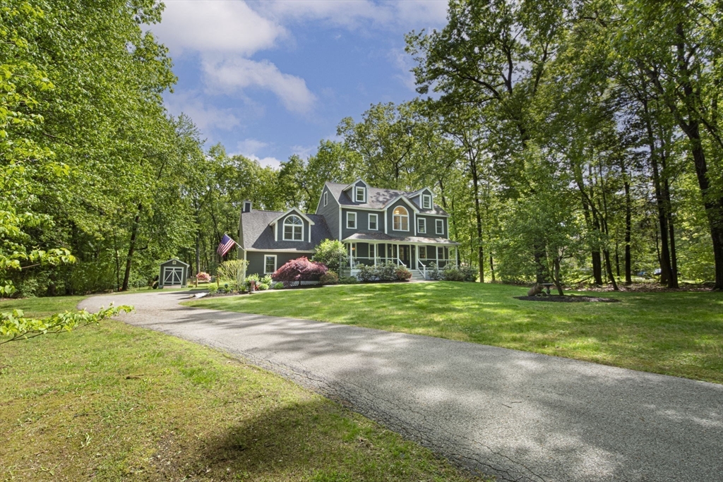 8 Upton Street Dunstable, MA 01827 - Photo 4 of 39