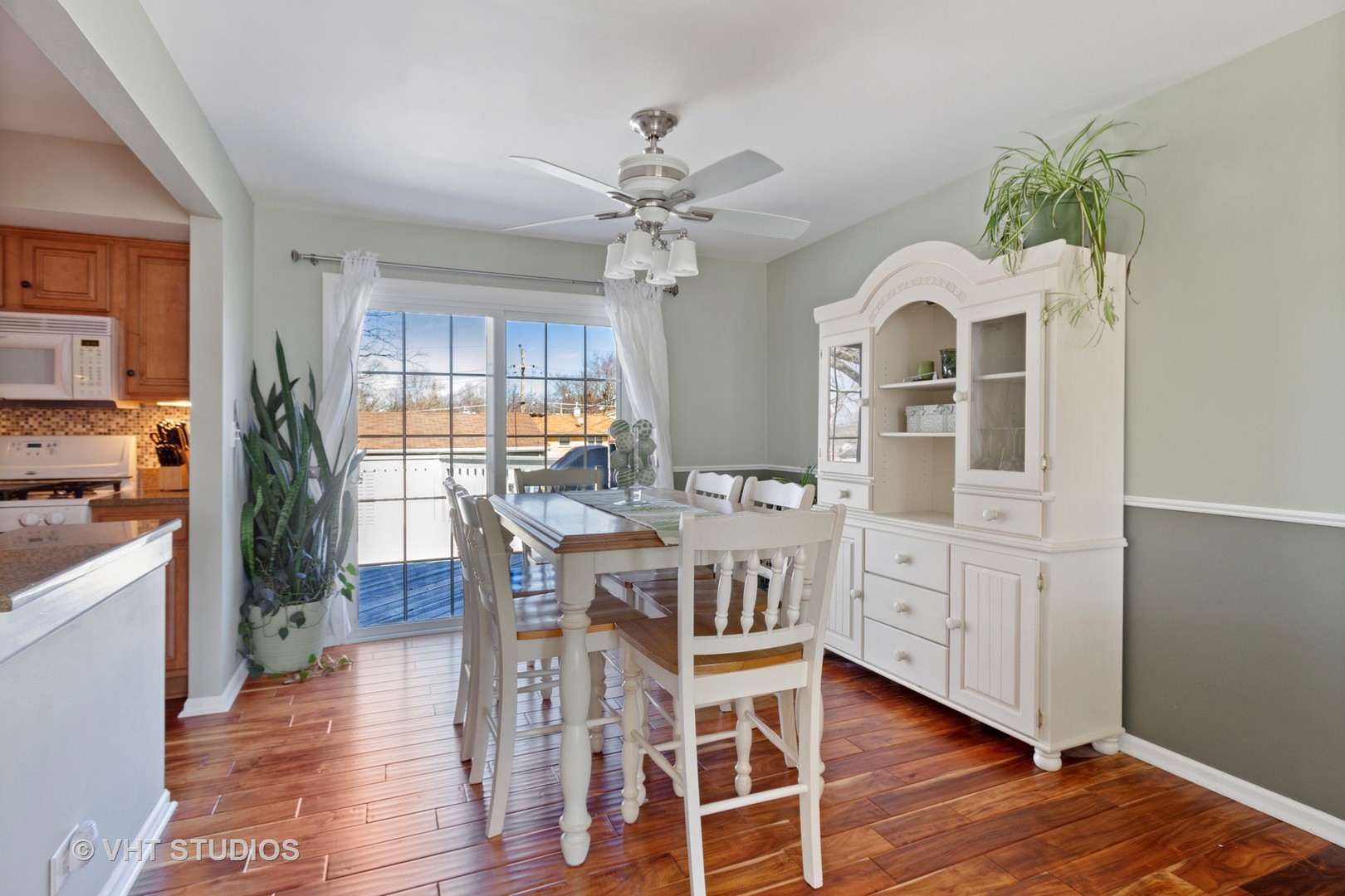2400 Plum Tree Road Lindenhurst, IL 60046 - Photo 4 of 13 Gallery Image 4