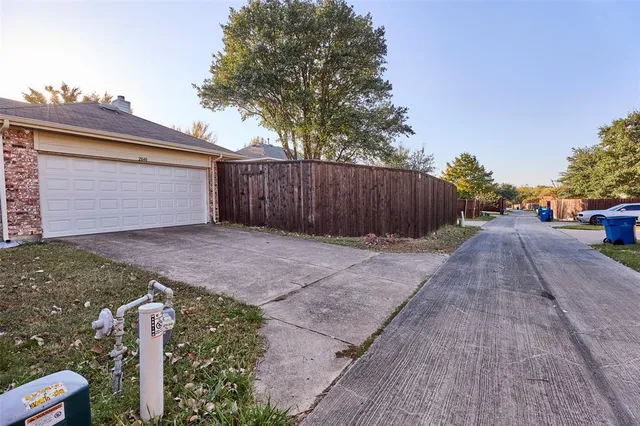 $2,800 | 2840 Clear Creek Drive, Rockwall, TX 75032