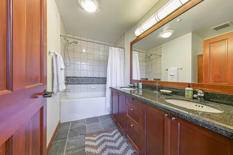 $1,540,000 | 1750 Village East Road, Unit 5402, Olympic Valley, CA 96146