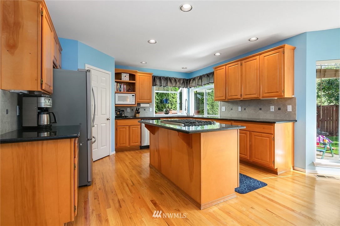 18364 160th Place Southeast Renton, WA 98058 - Photo 3 of 25 Gallery Image 3