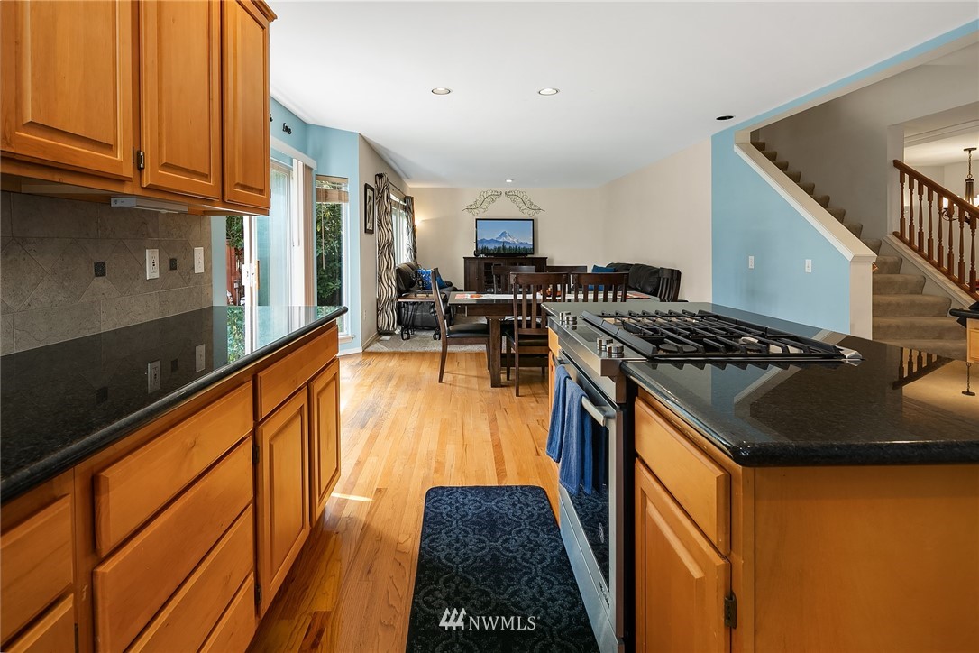 18364 160th Place Southeast Renton, WA 98058 - Photo 4 of 25 Gallery Image 4