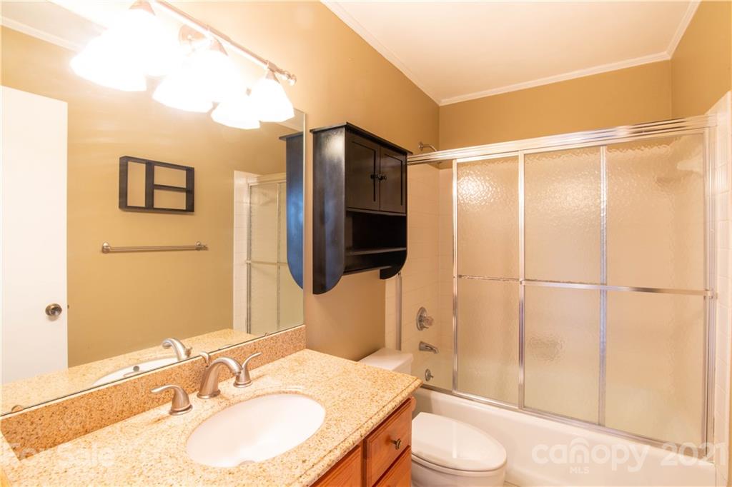 13810 Point Lookout Road Charlotte, NC 28278 - Photo 22 of 39 Gallery Image 22
