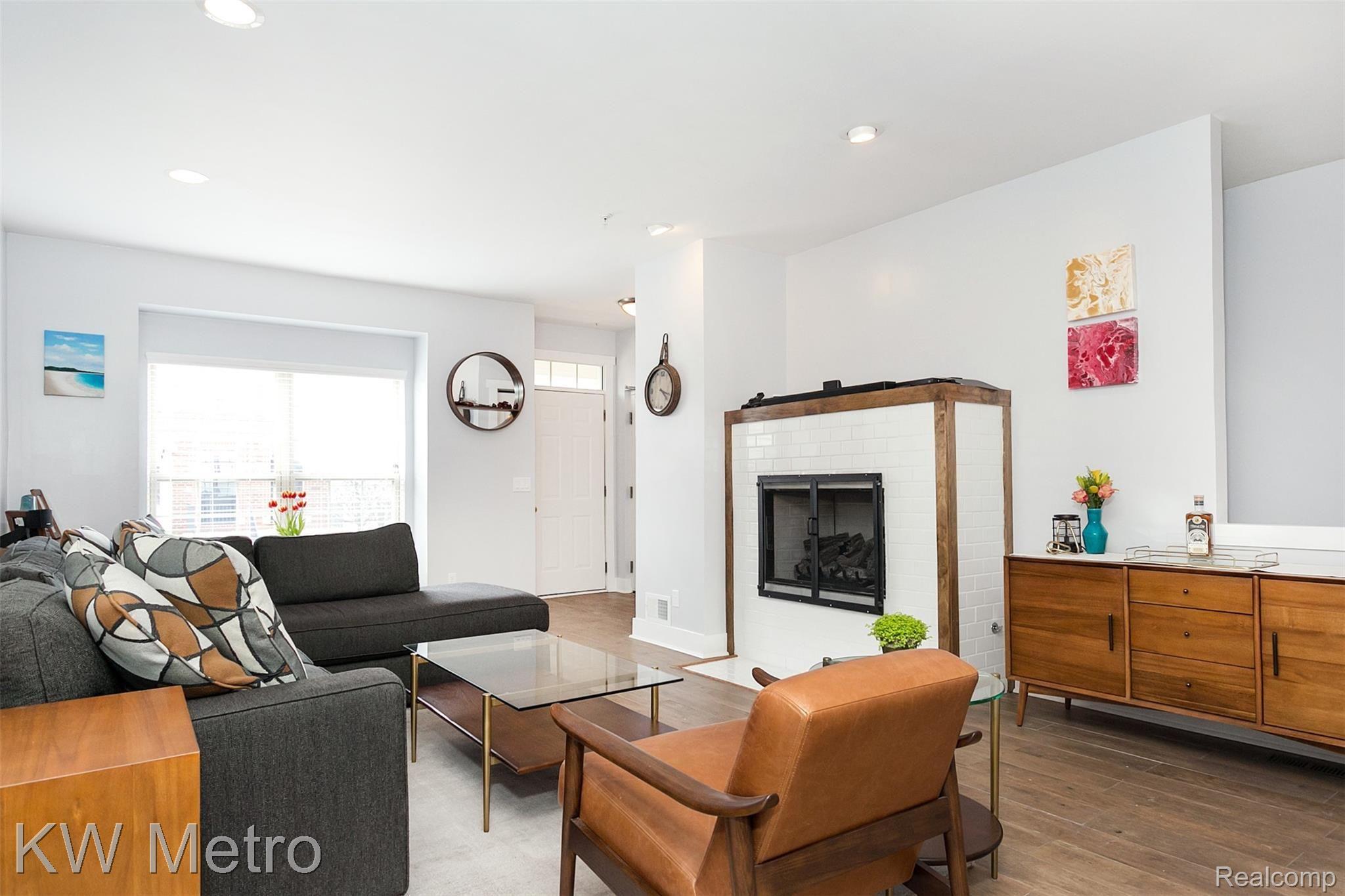 1477 Raleigh Place Troy, MI 48084 - Photo 6 of 31 Raleigh-6.jpg