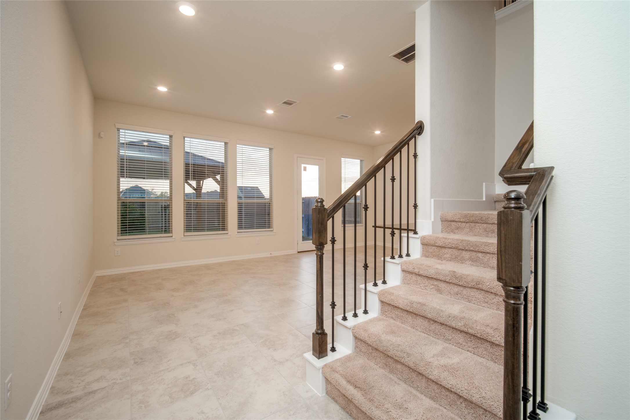 1634 Ryon Falls Drive Richmond, TX 77469 - Photo 6 of 33
