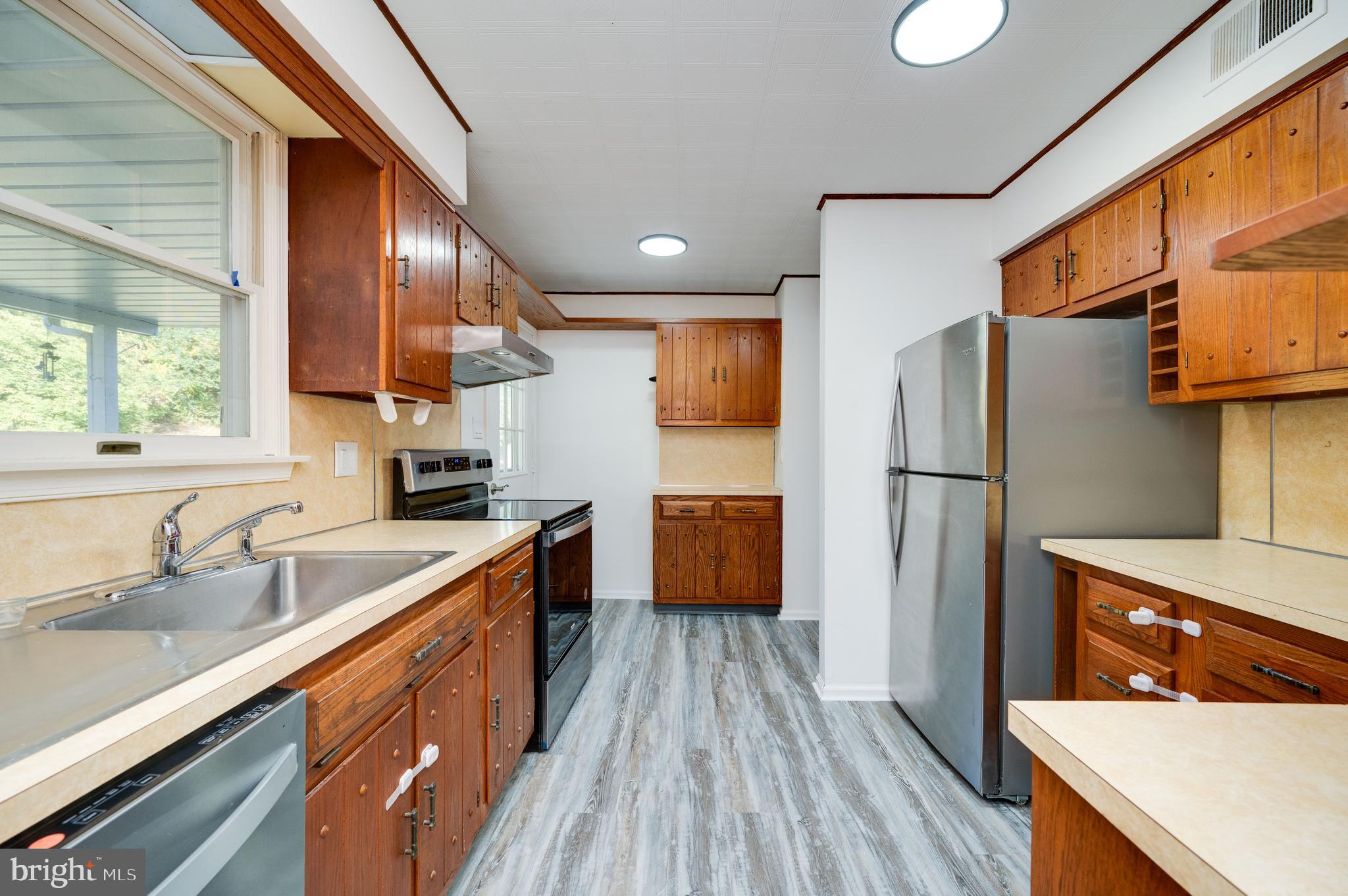 10 Matthew Drive Reading, PA 19608 - Photo 18 of 43 Kitchen