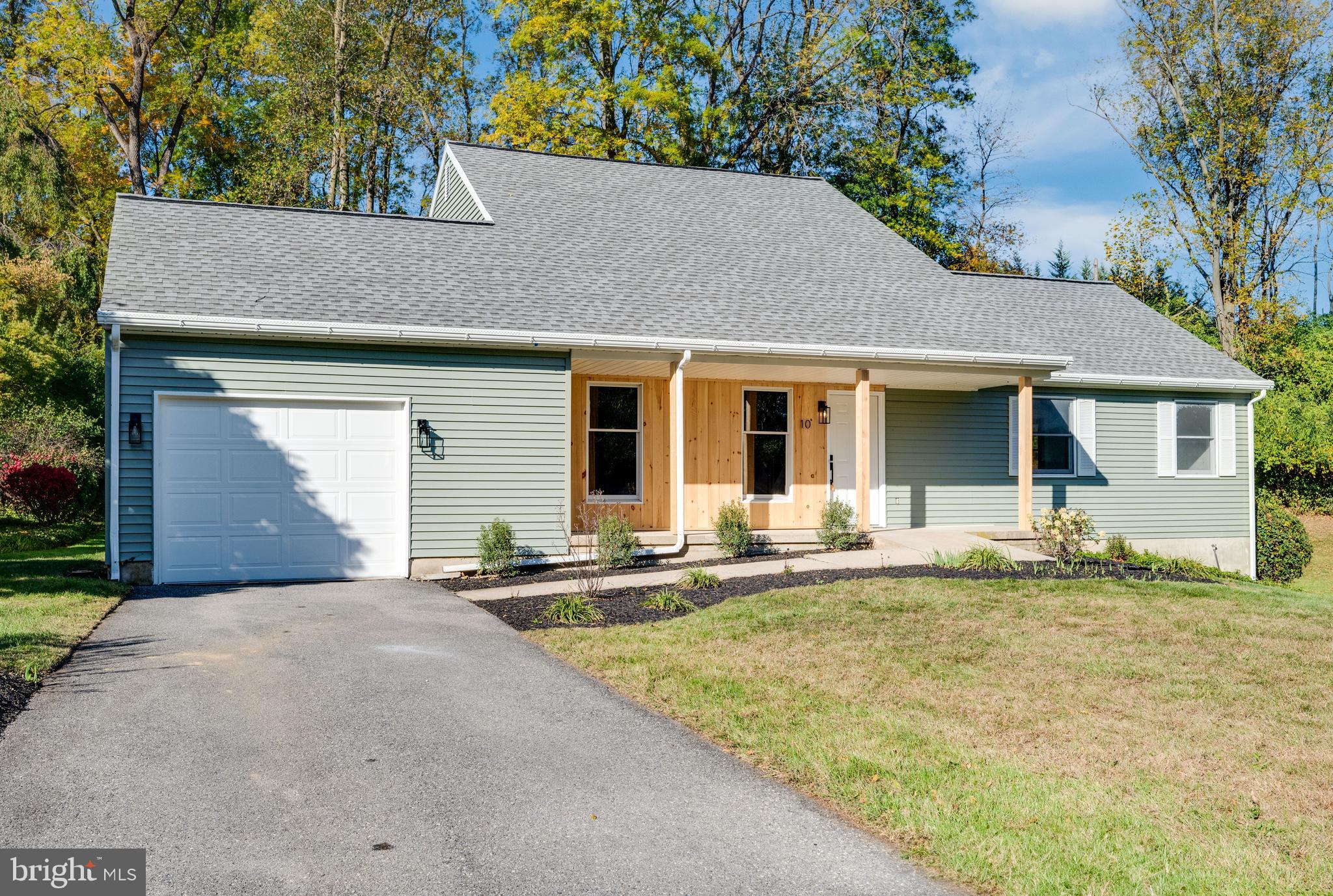 10 Matthew Drive Reading, PA 19608 - Photo 3 of 43 10 Matthew Dr