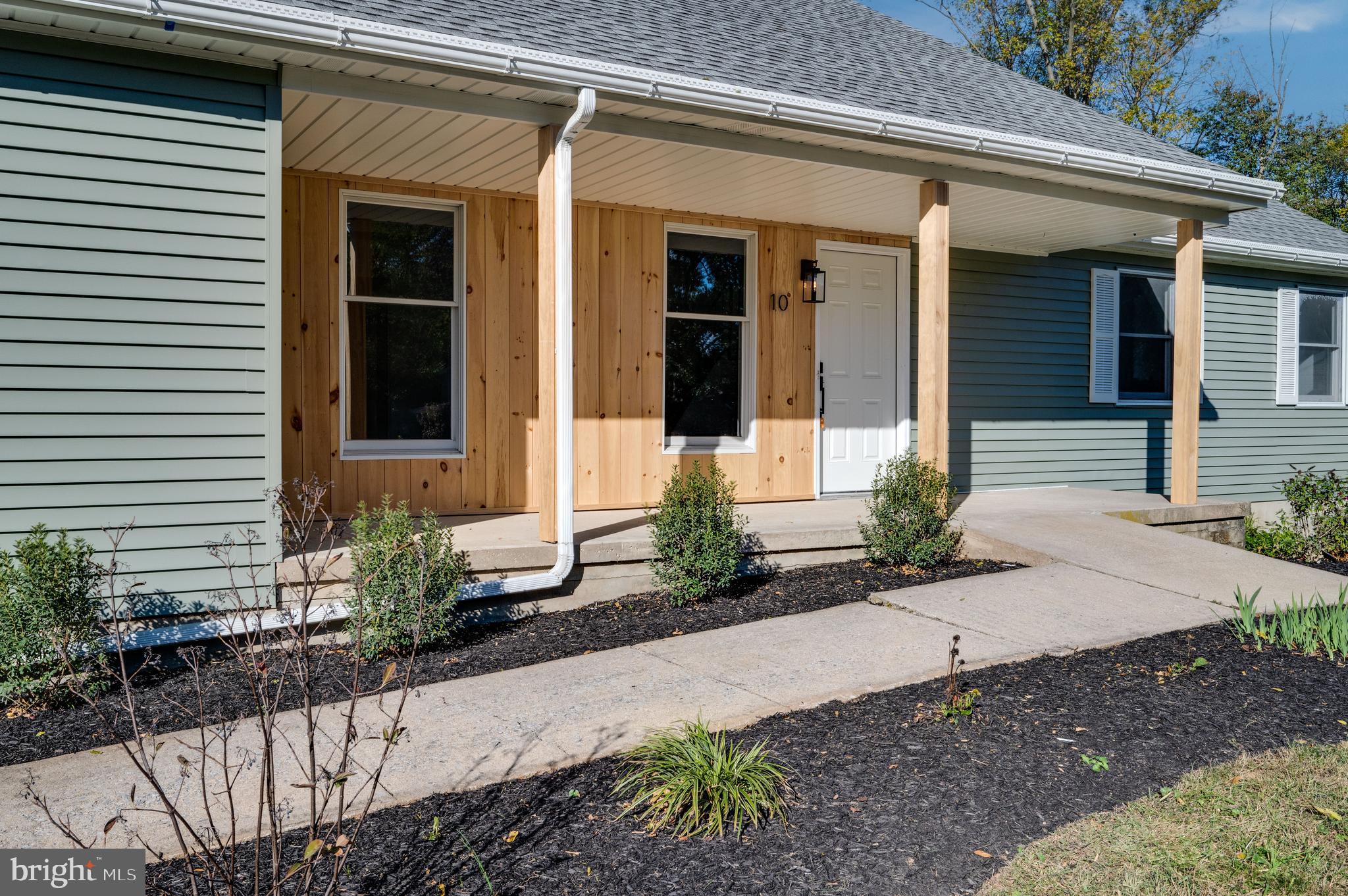 10 Matthew Drive Reading, PA 19608 - Photo 4 of 43 10 Matthew Dr