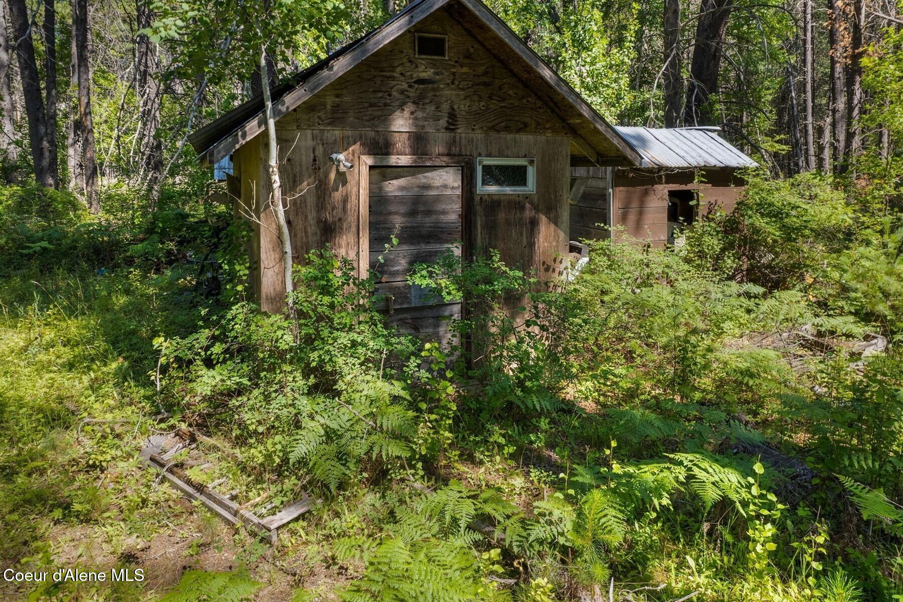 1521 Selkirk Road Sandpoint, ID 83864 - Photo 14 of 16 Well Pump House