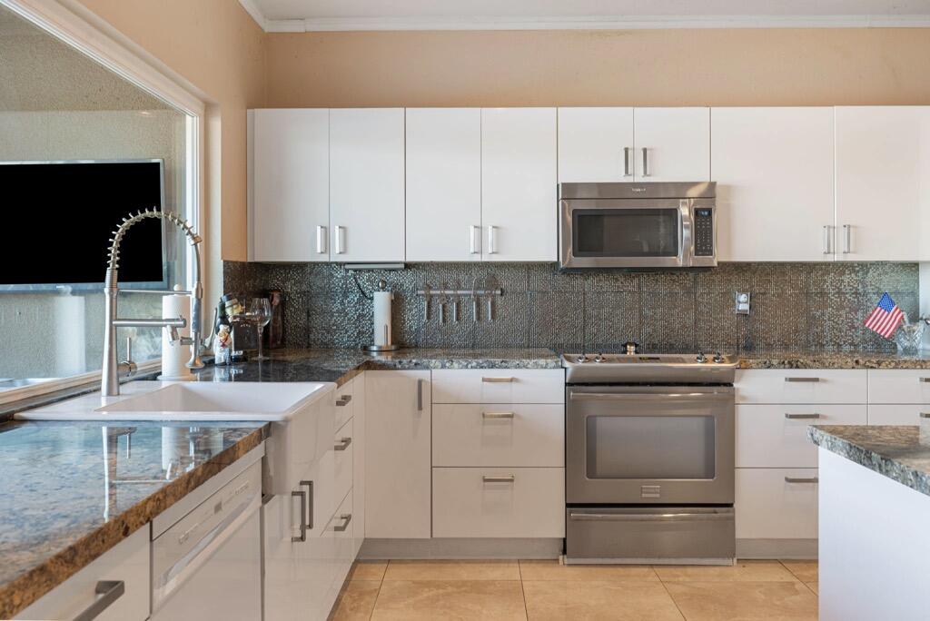 92 Lakeshore Drive Rancho Mirage, CA 92270 - Photo 16 of 62 KITCHEN